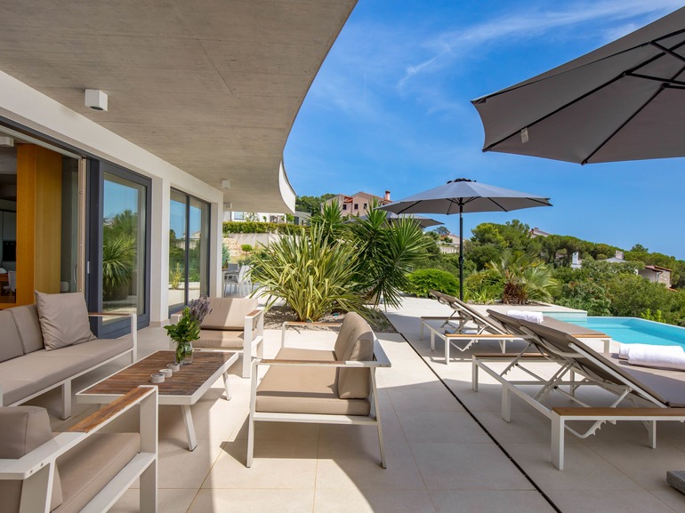 Majestic Coastal Retreat - Villa Mayan