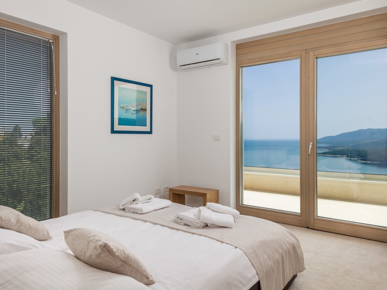 Majestic Coastal Retreat - Villa Mayan