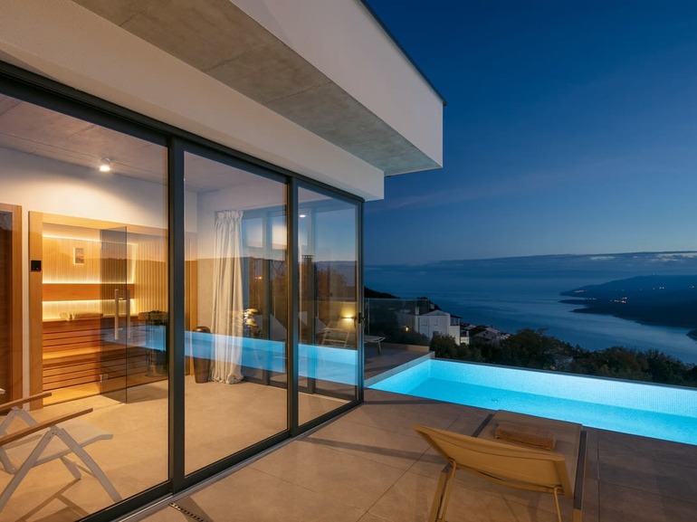 Luxury Coastal Retreat - Villa Saturea